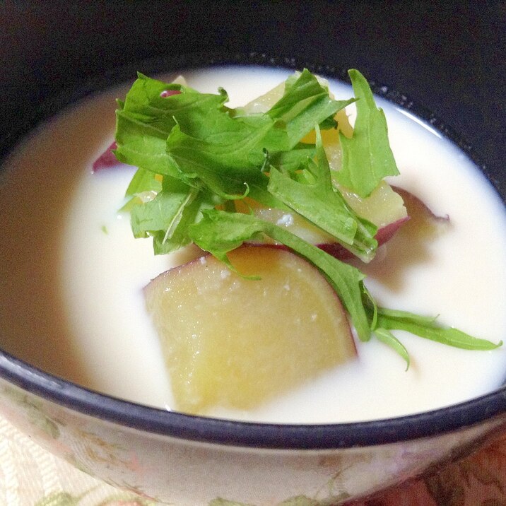 生姜ピリッと♪さつま芋の酒粕豆乳味噌汁